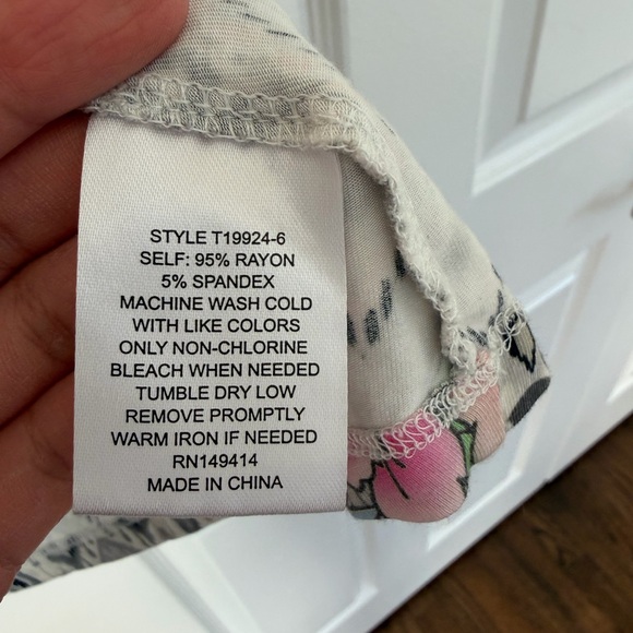 Johnny Was Janie Favorite Short Sleeve Crew Neck Swing Tee Azzie Flower Large - Picture 7 of 10